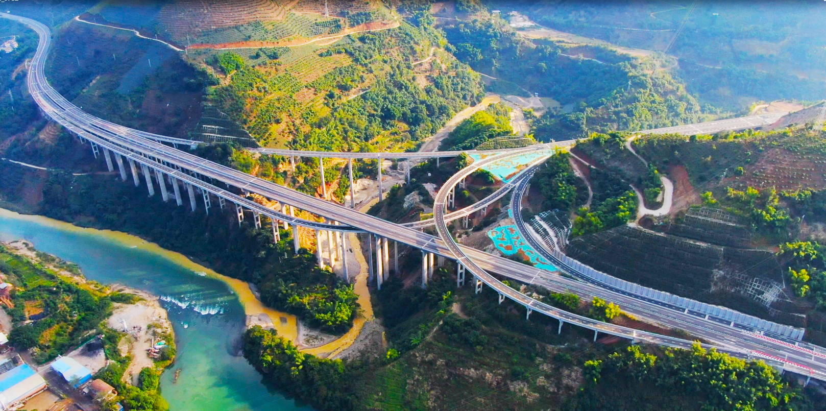 蔓金高速公路